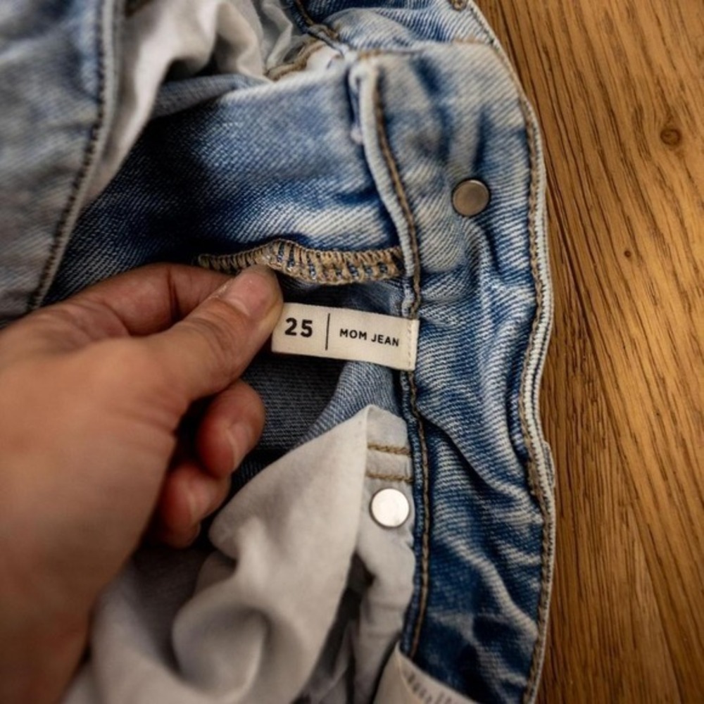 Pacsun Ripped Mom Jeans Size 25 - Picture 6 of 7